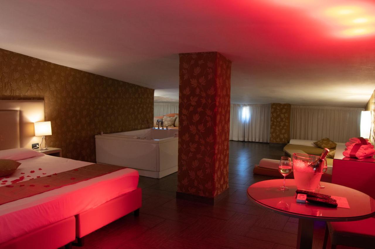 Hotel Masaniello Luxury Casoria Extérieur photo